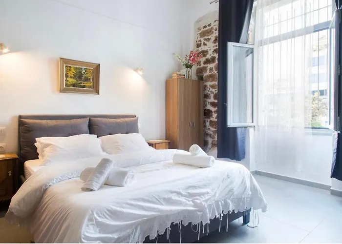 Hotel near College: A Litte Taste Of Home Guest House