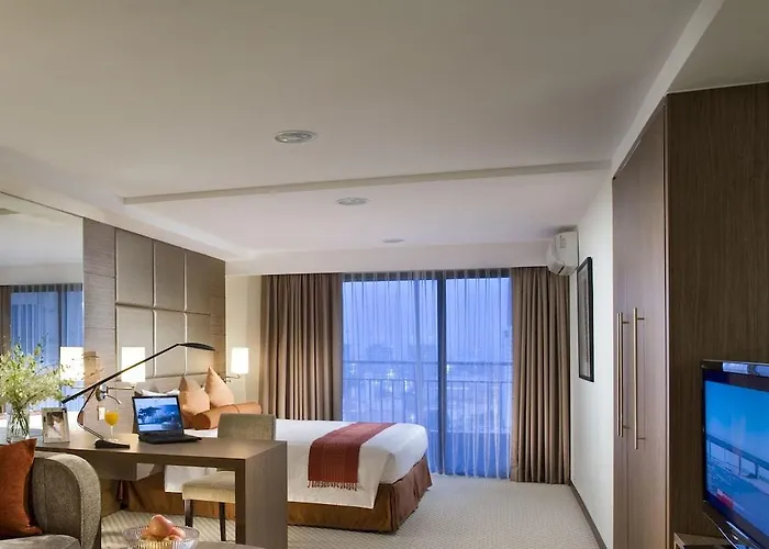 Somerset Liang Court