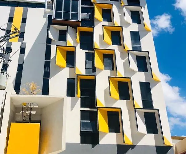 Hotel with Tennis: Yello Hotel Cebu Powered By Cocotel